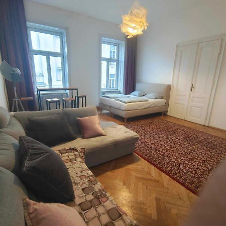 Large 4 Room Apartment In The Center Of Vienna Viena Exterior foto