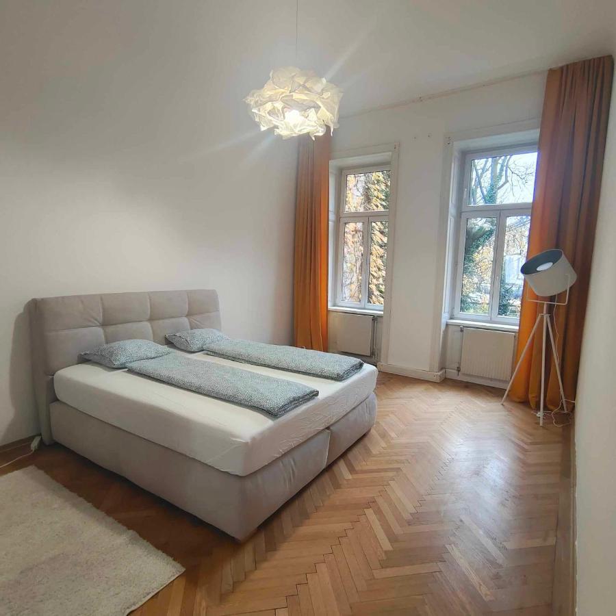 Large 4 Room Apartment In The Center Of Vienna Viena Exterior foto