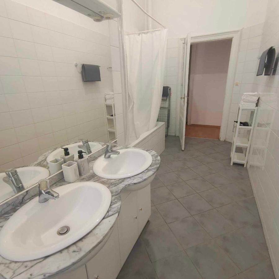 Large 4 Room Apartment In The Center Of Vienna Viena Exterior foto