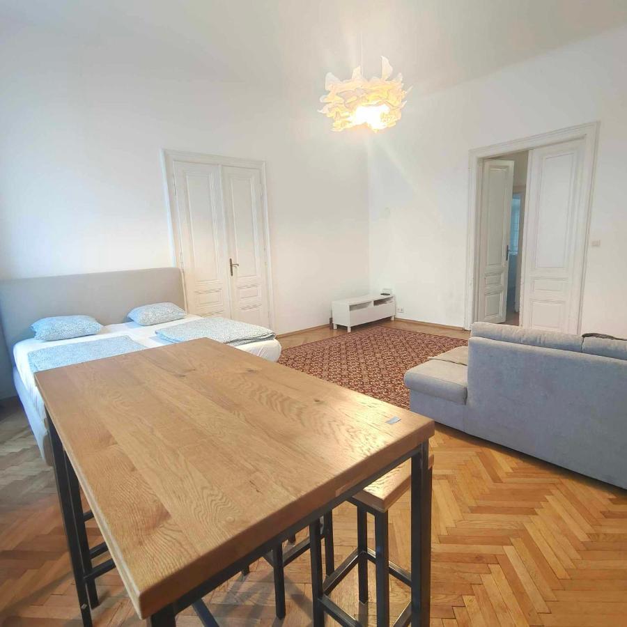Large 4 Room Apartment In The Center Of Vienna Viena Exterior foto