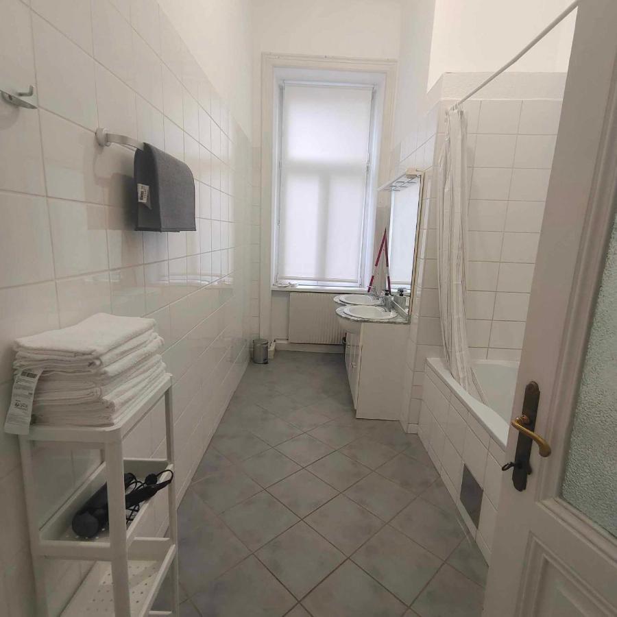 Large 4 Room Apartment In The Center Of Vienna Viena Exterior foto