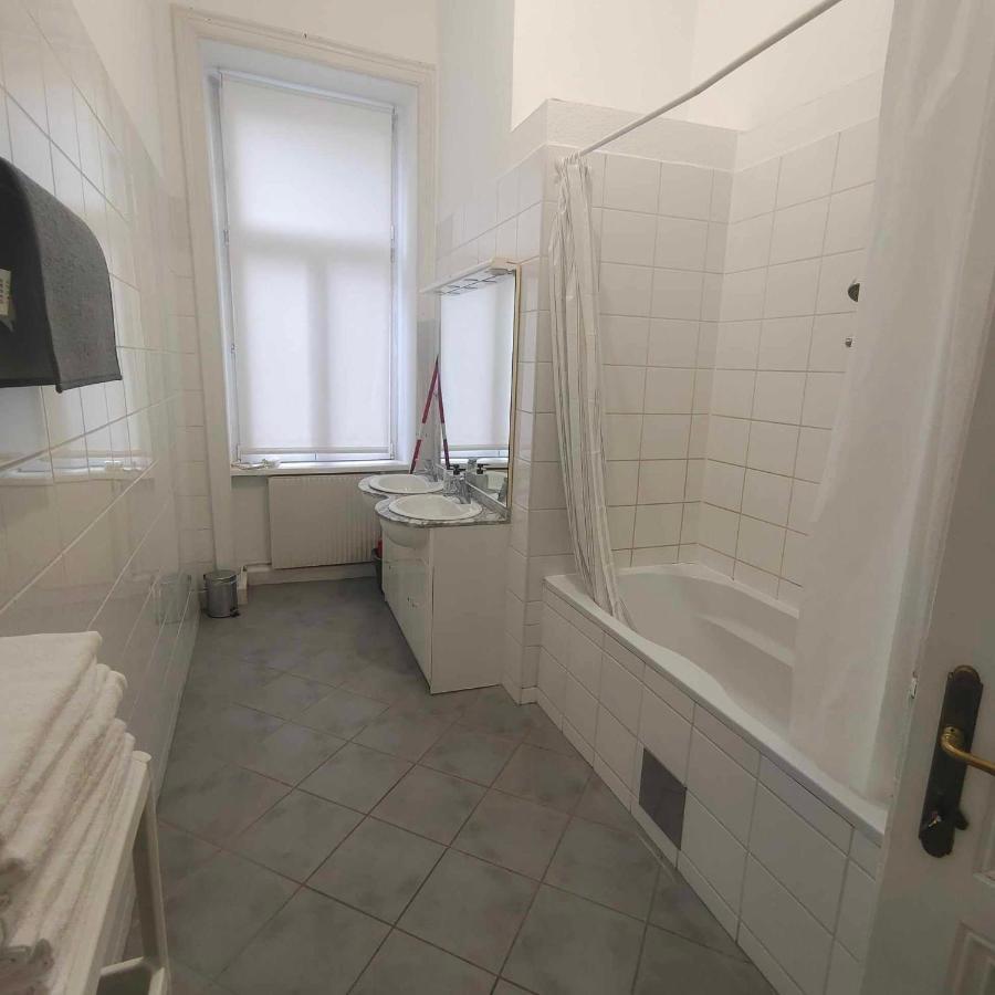 Large 4 Room Apartment In The Center Of Vienna Viena Exterior foto